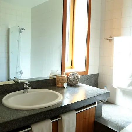 Casa De Outeiro Кабесейраш-ди-Башту