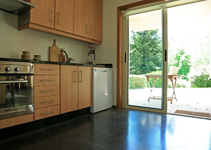 Casa De Outeiro Кабесейраш-ди-Башту